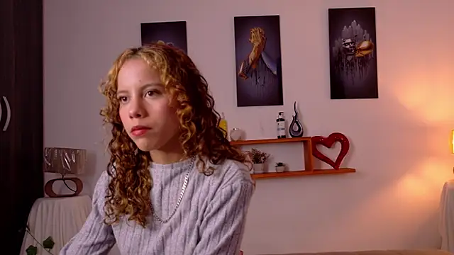 Snapshot of lia_valmont_01 chatting on 03-25-26, 06:47 lia valmont 01 online show from 03-25-26, 06:47