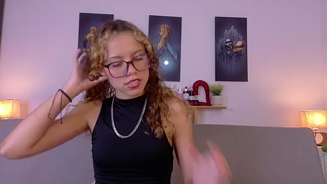 Snapshot of lia_valmont_01 chatting on 05-03-26, 06:47 lia valmont 01 online show from 05-03-26, 06:47