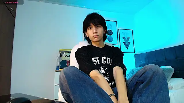 Snapshot of alexconsanii chatting on 03-23-26, 11:42 alexconsanii online show from 03-23-26, 11:42