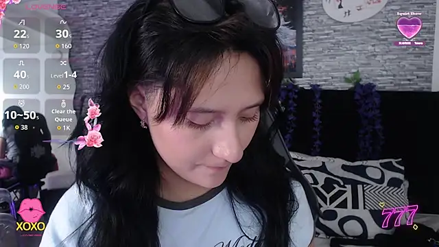Snapshot of eyes_moonn chatting on 07-16-26, 12:55 eyes moonn online show from 07-16-26, 12:55