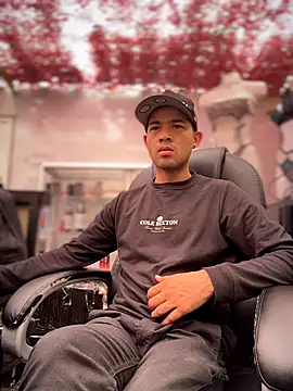 Snapshot of Zhang_Weii chatting on 03-26-26, 03:50 Zhang Weii online show from 03-26-26, 03:50