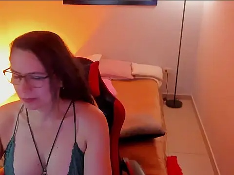 Snapshot of jazmin_steele chatting on 04-01-26, 01:41 jazmin steele online show from 04-01-26, 01:41