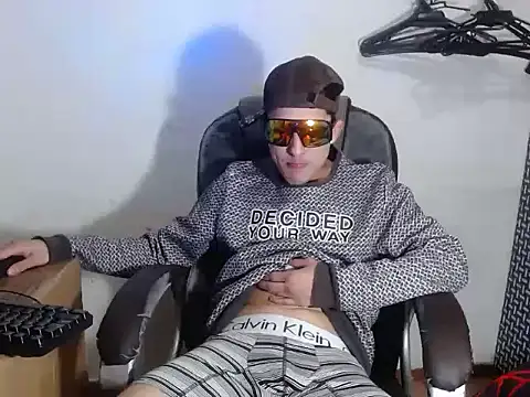 SexyboyHot2000 online show from 06-04-26, 01:33