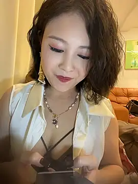 Snapshot of Lola666999 chatting on 05-18-26, 04:13 Lola666999 online show from 05-18-26, 04:13