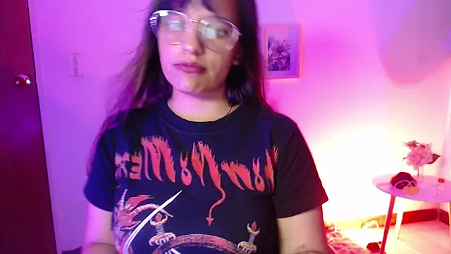 Snapshot of Ivvy_Bloom chatting on 05-26-26, 03:13 Ivvy Bloom online show from 05-26-26, 03:13
