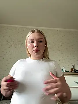cutiejuliee online show from 07-16-26, 12:44
