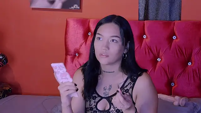 Snapshot of Val_viixen chatting on 04-16-26, 12:06 Val viixen online show from 04-16-26, 12:06