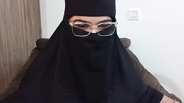 Snapshot of karandeep_kaur_isback chatting on 03-27-26, 01:33 karandeep kaur isback online show from 03-27-26, 01:33