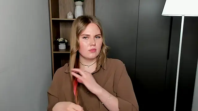 PaulinaBigley online show from 04-01-26, 01:41