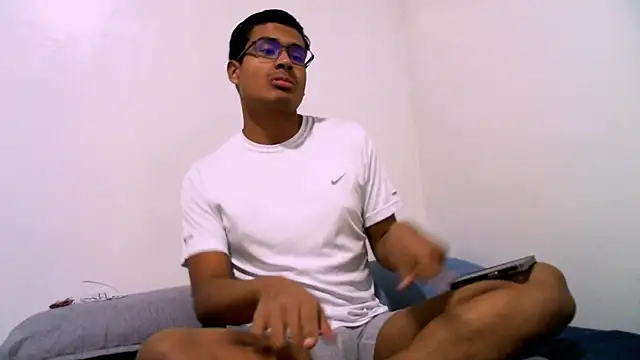 Snapshot of ThiagoVega_ chatting on 04-19-26, 03:28 ThiagoVega online show from 04-19-26, 03:28