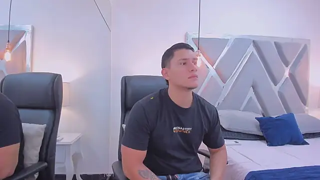 Chriss Diamond online show from 04-18-26, 08:09