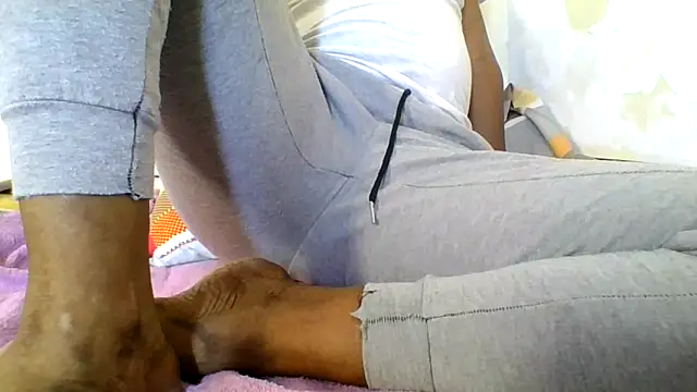 Snapshot of Thandie40 chatting on 05-20-26, 07:42 Thandie40 online show from 05-20-26, 07:42