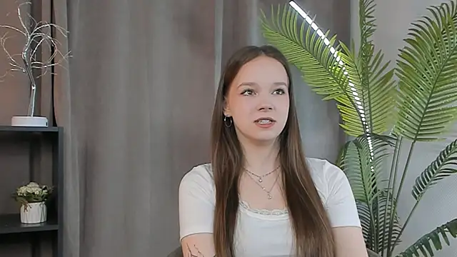 Snapshot of KiraGbur chatting on 03-26-26, 08:09 KiraGbur online show from 03-26-26, 08:09