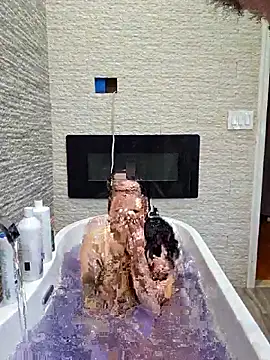 JuicyJulia08 online show from 04-22-26, 02:03