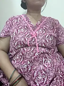 Snapshot of HeartlessGirl chatting on 05-15-26, 03:30 HeartlessGirl online show from 05-15-26, 03:30