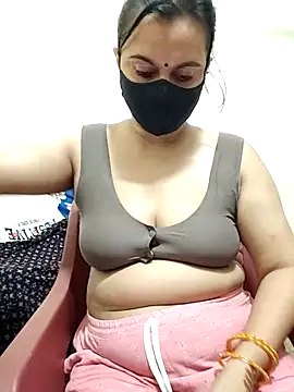 Snapshot of HeartlessGirl chatting on 05-29-26, 04:38 HeartlessGirl online show from 05-29-26, 04:38