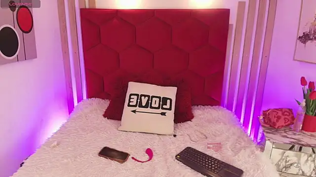Snapshot of MiaGinger_ chatting on 06-26-26, 08:24 MiaGinger online show from 06-26-26, 08:24
