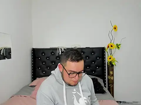 Snapshot of Xavier_Blaze chatting on 03-25-26, 08:37 Xavier Blaze online show from 03-25-26, 08:37