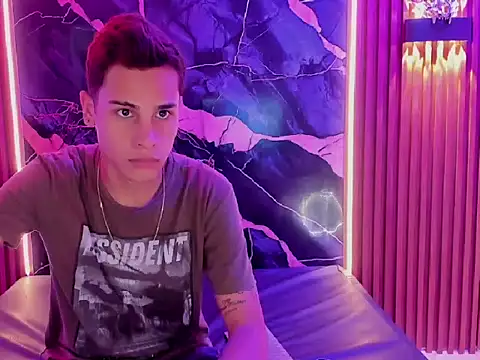 Snapshot of Bigx_Twink__ chatting on 03-27-26, 12:27 Bigx Twink online show from 03-27-26, 12:27