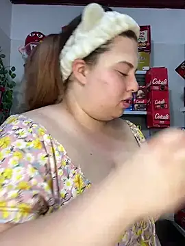 Snapshot of kitty__pinnk chatting on 04-14-26, 07:42 kitty pinnk online show from 04-14-26, 07:42