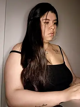 Snapshot of tania_22xx chatting on 05-07-26, 04:29 tania 22xx online show from 05-07-26, 04:29