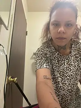 Honeyy bunzzxoxo online show from 04-18-26, 04:44