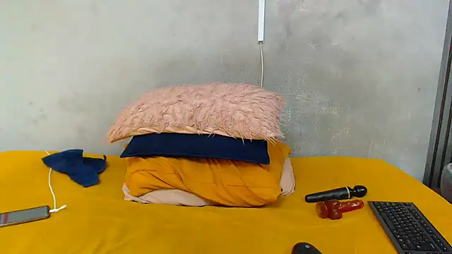 Snapshot of kinkynaghty chatting on 06-14-26, 07:10 kinkynaghty online show from 06-14-26, 07:10