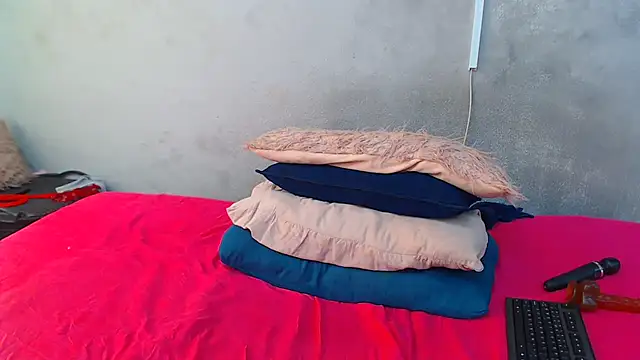 Snapshot of kinkynaghty chatting on 06-24-26, 12:37 kinkynaghty online show from 06-24-26, 12:37
