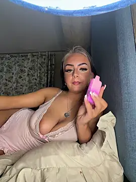 Snapshot of BuenoBx chatting on 03-28-26, 11:26 BuenoBx online show from 03-28-26, 11:26