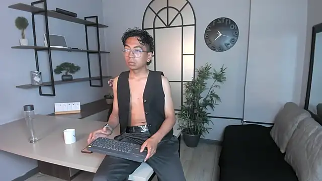 Snapshot of mike_salaz chatting on 03-27-26, 07:36 mike salaz online show from 03-27-26, 07:36