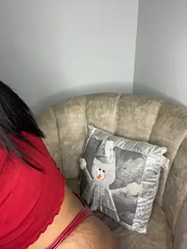 Snapshot of Saraa_M chatting on 05-21-26, 04:36 Saraa M online show from 05-21-26, 04:36
