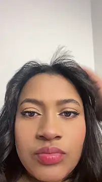 Snapshot of Saraa_M chatting on 05-27-26, 02:03 Saraa M online show from 05-27-26, 02:03