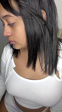 Snapshot of Saraa_M chatting on 05-29-26, 04:16 Saraa M online show from 05-29-26, 04:16