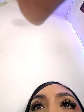 Snapshot of yvonne_1998 chatting on 03-25-26, 09:10 yvonne 1998 online show from 03-25-26, 09:10