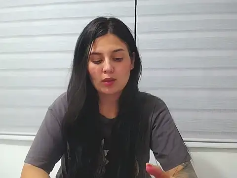 Snapshot of SofiaBanks_ chatting on 04-02-26, 01:58 SofiaBanks online show from 04-02-26, 01:58