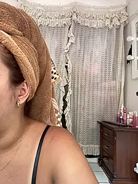 Snapshot of victoria_luxx_ chatting on 04-15-26, 08:09 victoria luxx online show from 04-15-26, 08:09