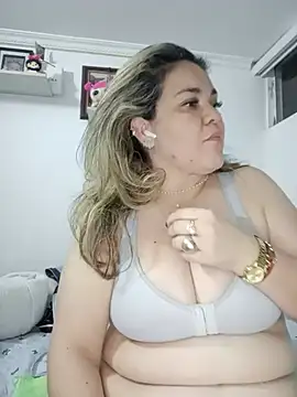Natashablade   online show from 07-02-26, 03:34