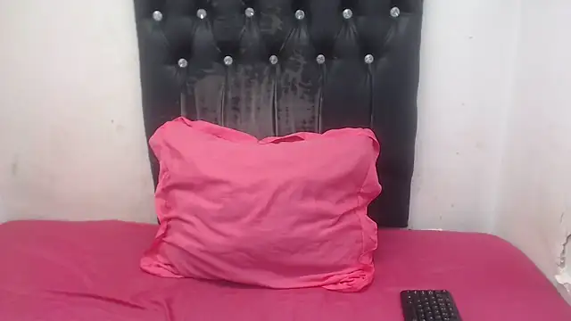 Snapshot of SweetSinAura chatting on 04-04-26, 04:48 SweetSinAura online show from 04-04-26, 04:48