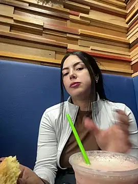 Cami olarte online show from 04-11-26, 07:29