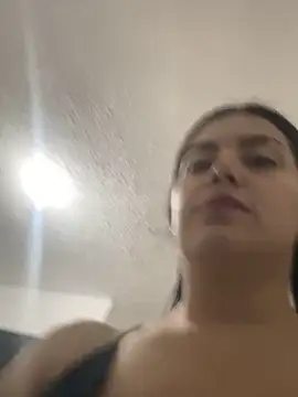Snapshot of Cami_olarte chatting on 04-23-26, 03:25 Cami olarte online show from 04-23-26, 03:25