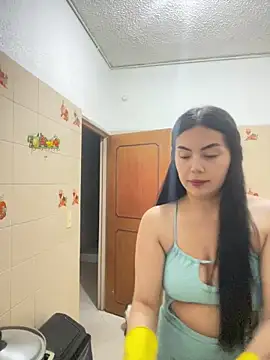 Snapshot of Cami_olarte chatting on 05-15-26, 02:40 Cami olarte online show from 05-15-26, 02:40