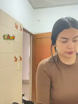 Snapshot of Cami_olarte chatting on 05-20-26, 12:33 Cami olarte online show from 05-20-26, 12:33