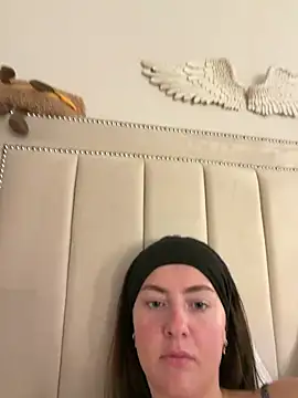 LolaSkyee online show from 04-08-26, 06:57