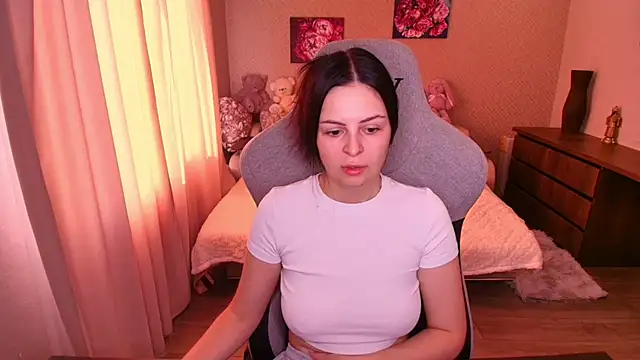 Snapshot of EvaSmeet chatting on 07-15-26, 05:02 EvaSmeet online show from 07-15-26, 05:02