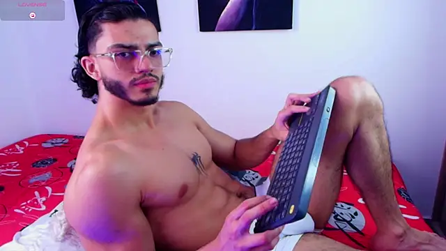 IamAxel03 online show from 07-11-26, 08:33