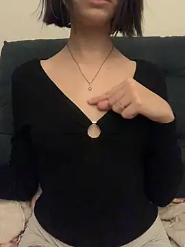Snapshot of Branquinha_rose chatting on 06-14-26, 01:47 Branquinha rose online show from 06-14-26, 01:47