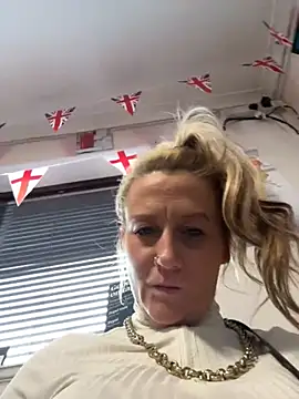 GG-Beautiful-Nightmare online show from 04-11-26, 04:11