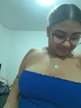 Snapshot of C1N09 chatting on 06-25-26, 05:23 C1N09 online show from 06-25-26, 05:23