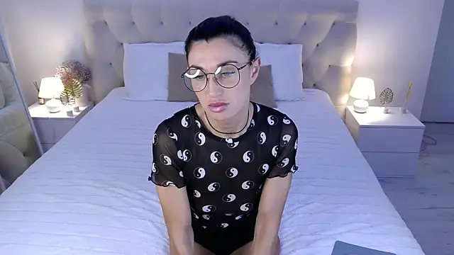 Snapshot of AriannaCruise chatting on 06-15-26, 06:54 AriannaCruise online show from 06-15-26, 06:54