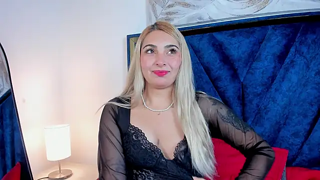 Snapshot of Catalina_Osorio chatting on 05-27-26, 12:13 Catalina Osorio online show from 05-27-26, 12:13